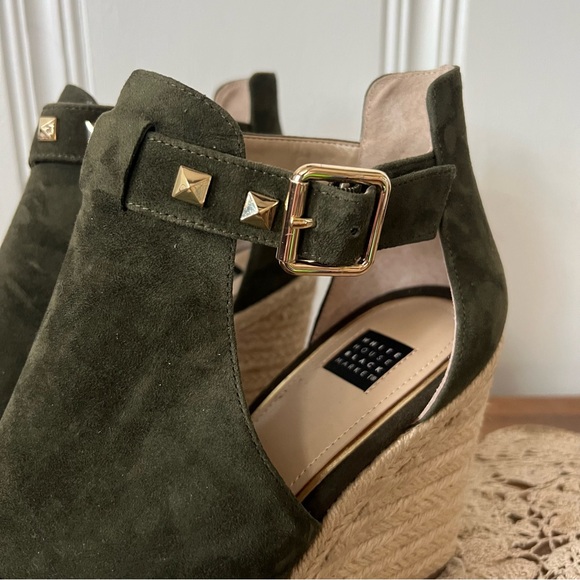White House Black Market Ryleigh Green Suede Studded Espadrille Wedge size 11 - Picture 4 of 8